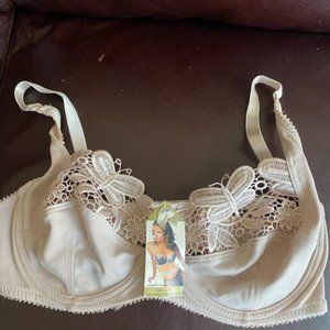 NWT  AIMEINA   UNDERWIRE  BRA  WITH  BUTTERFLY  LACE  SIZE  42/95  EU.